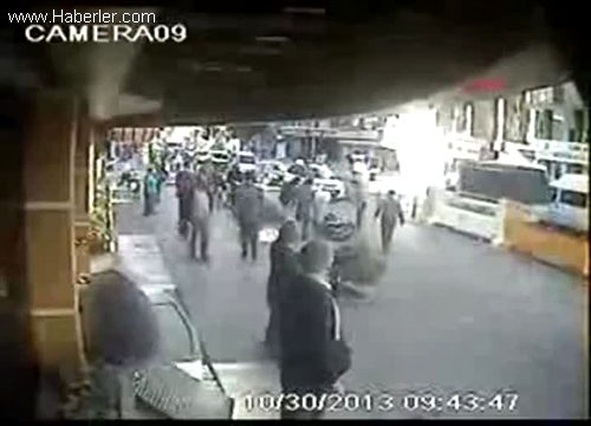 Çarptı Başında Bekledi, Sonra Kaçtı