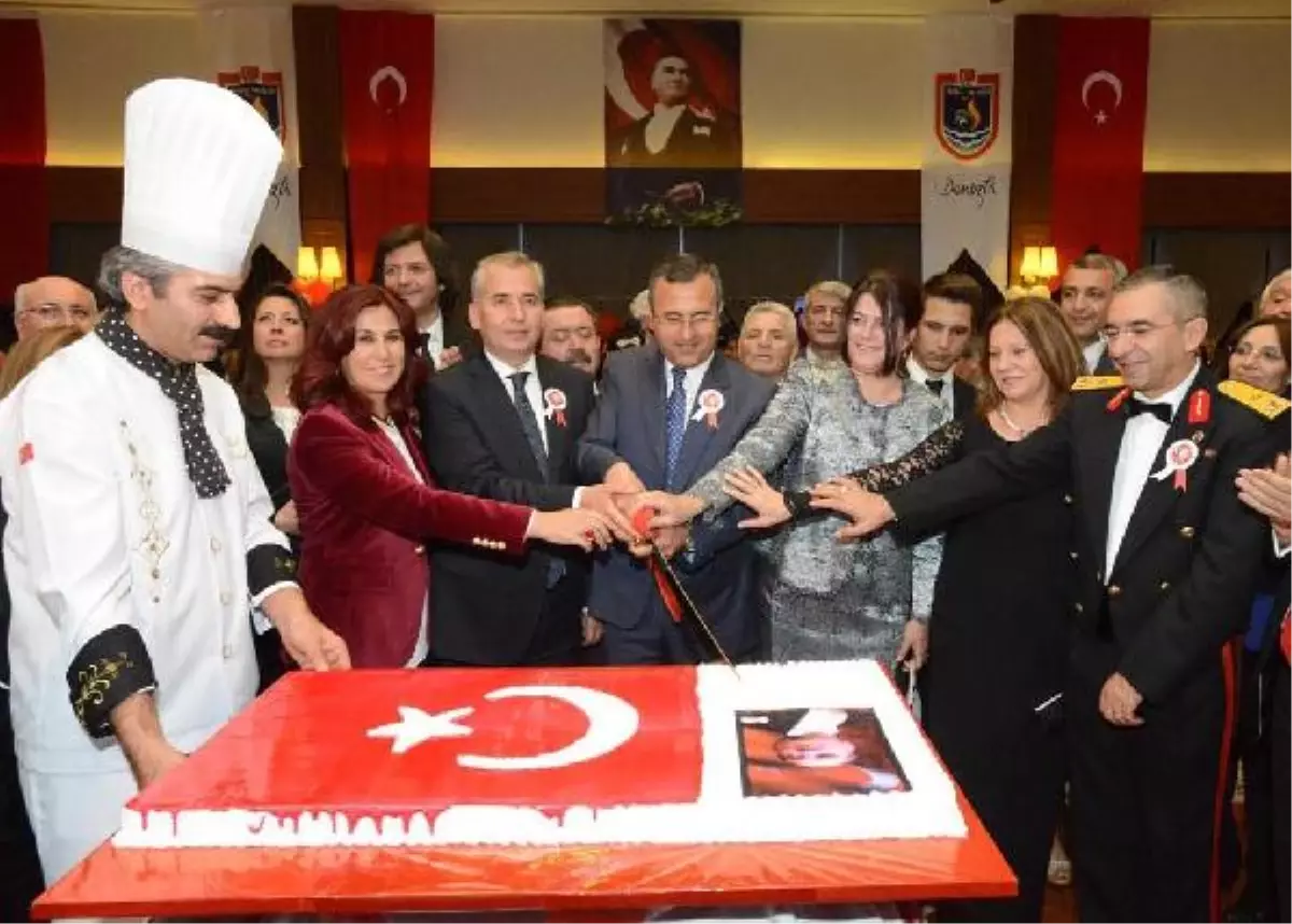 Cumhuriyet Resepsiyonuna Yoğun Katılım