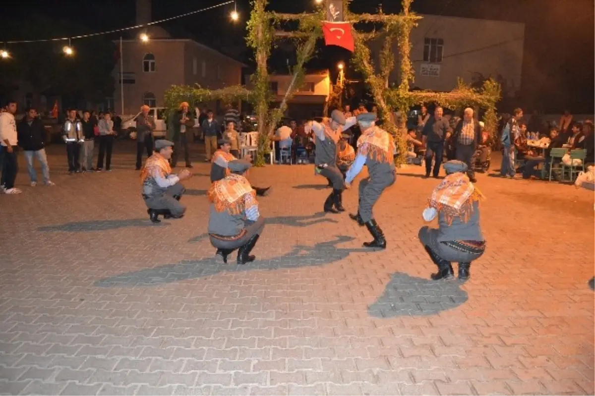 Cumhuriyet Sevdalıları Belevi\'nde de Doldu Taştı