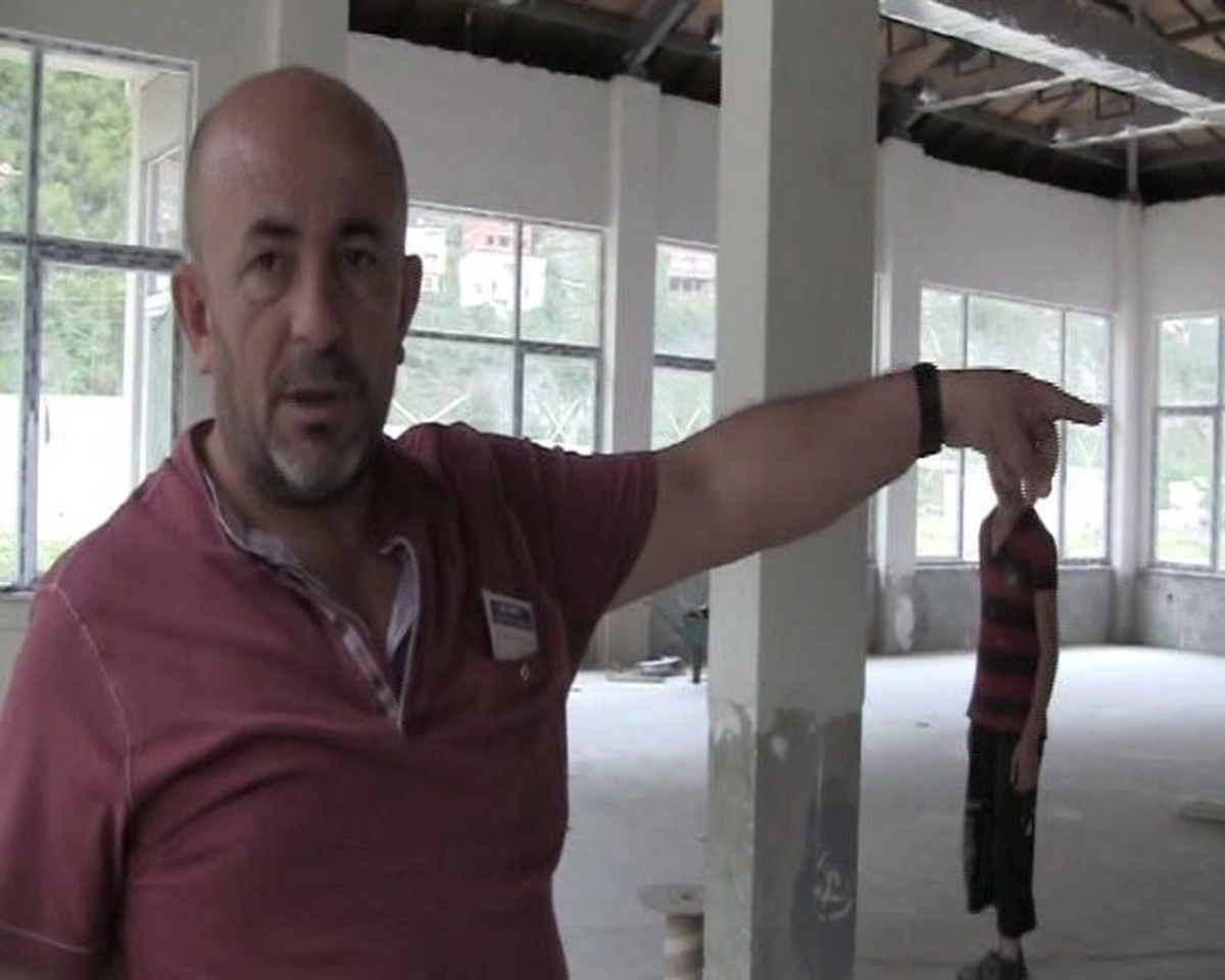 Çürük Tahtaya Basan Müteahhit Çatıdan Düşerek Ağır Yaralandı