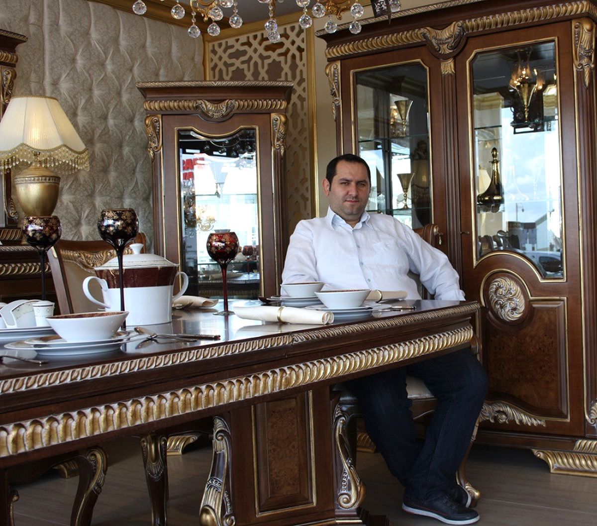 Dünye Jet Sosyetesinin Evini Bir Türk Döşüyor