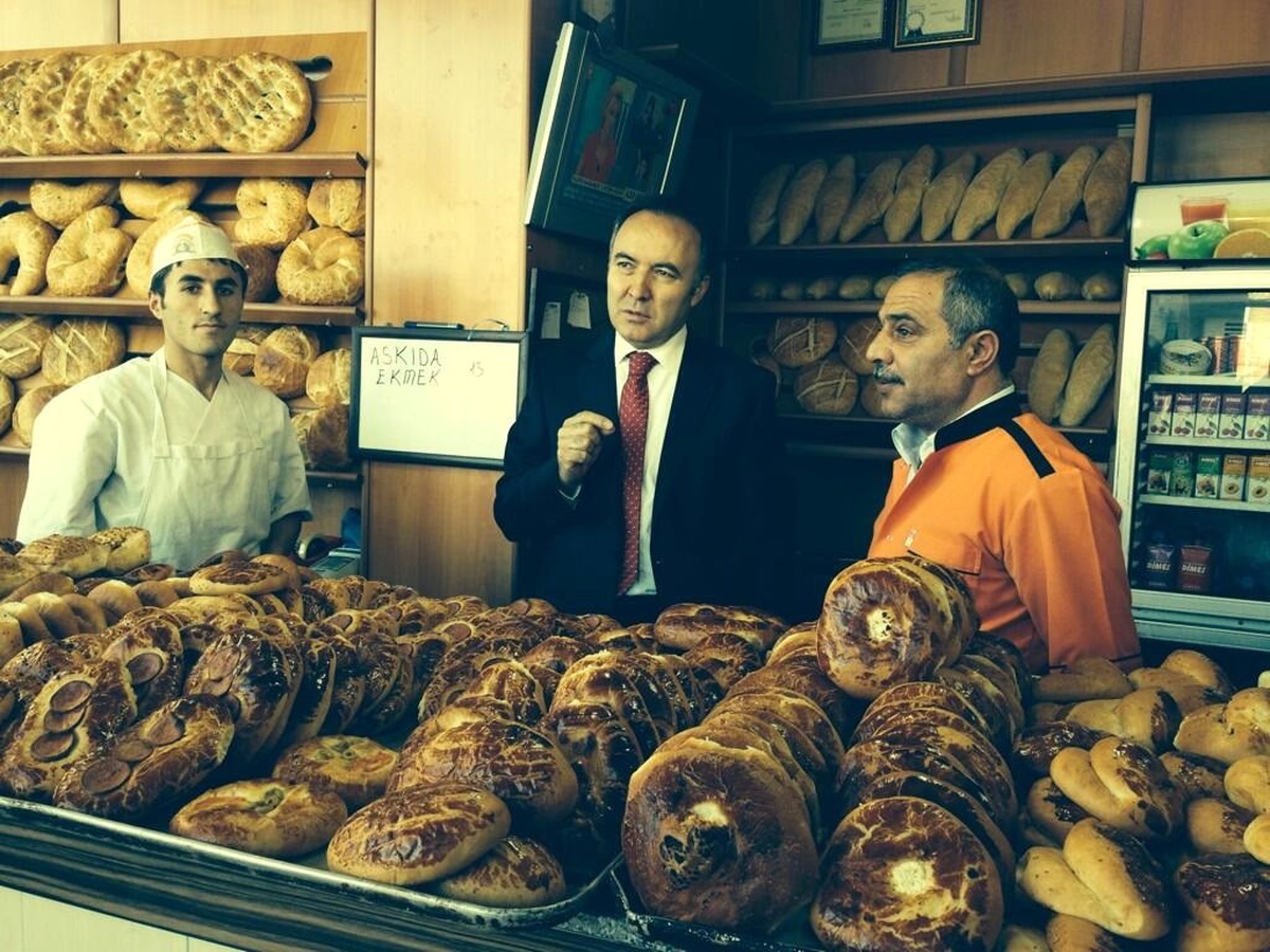 Erzurum Valisi, "Askıda Ekmek" Uygulamasına Destek Verdi