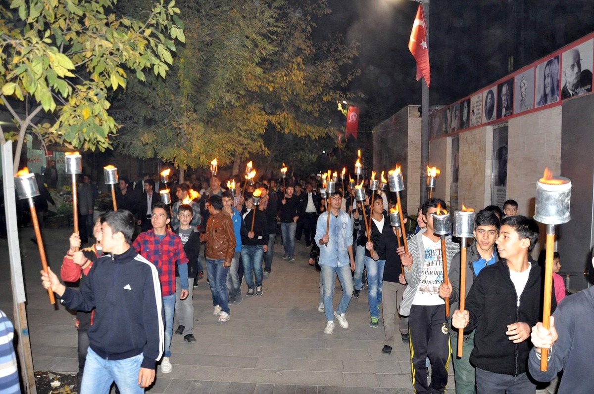 Fener Alayı Kardeşlik Yürüyüşü İlgi İle İzlendi