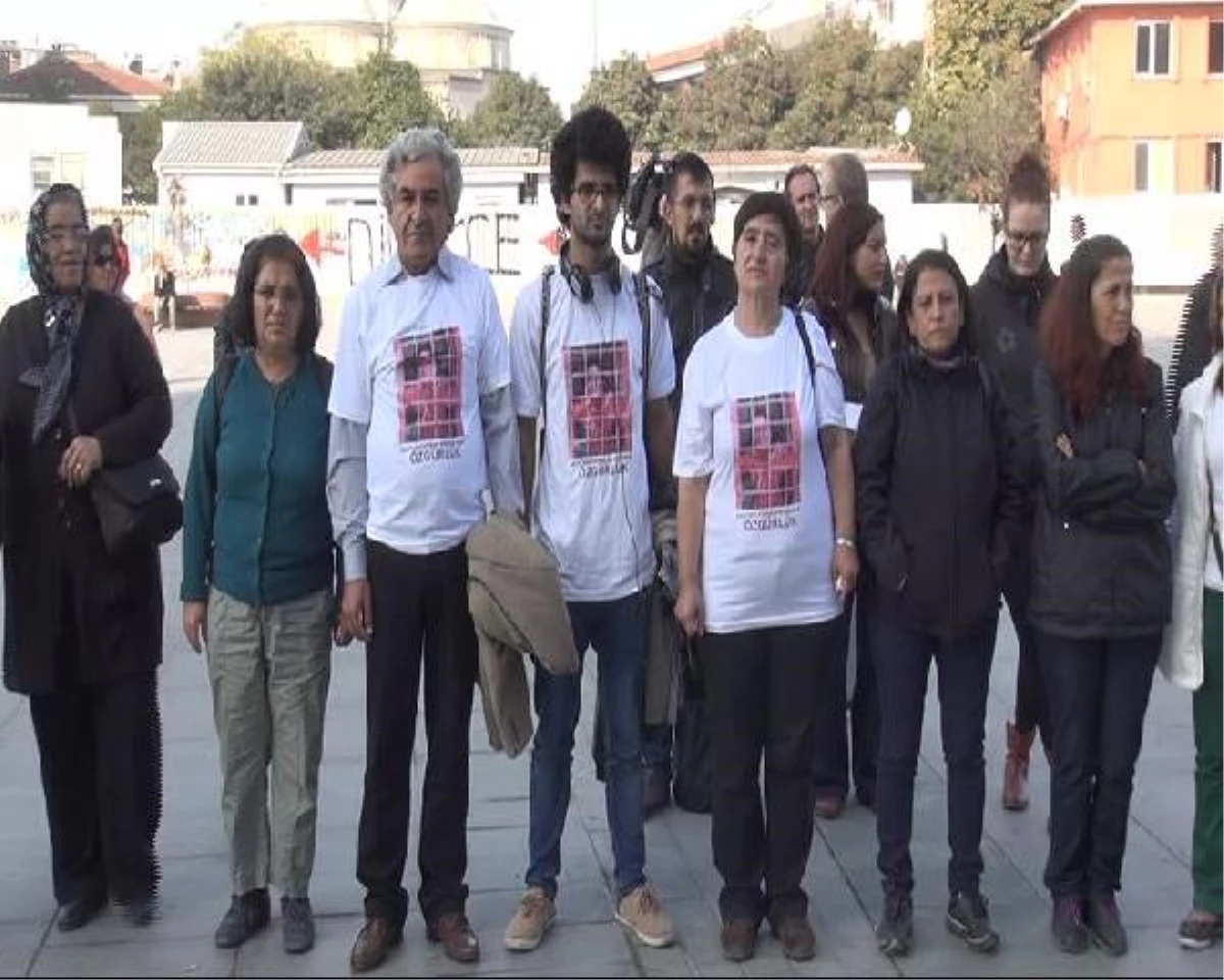 Gazetecilerden Adliye Önünde "Duran Adam" Eylemi