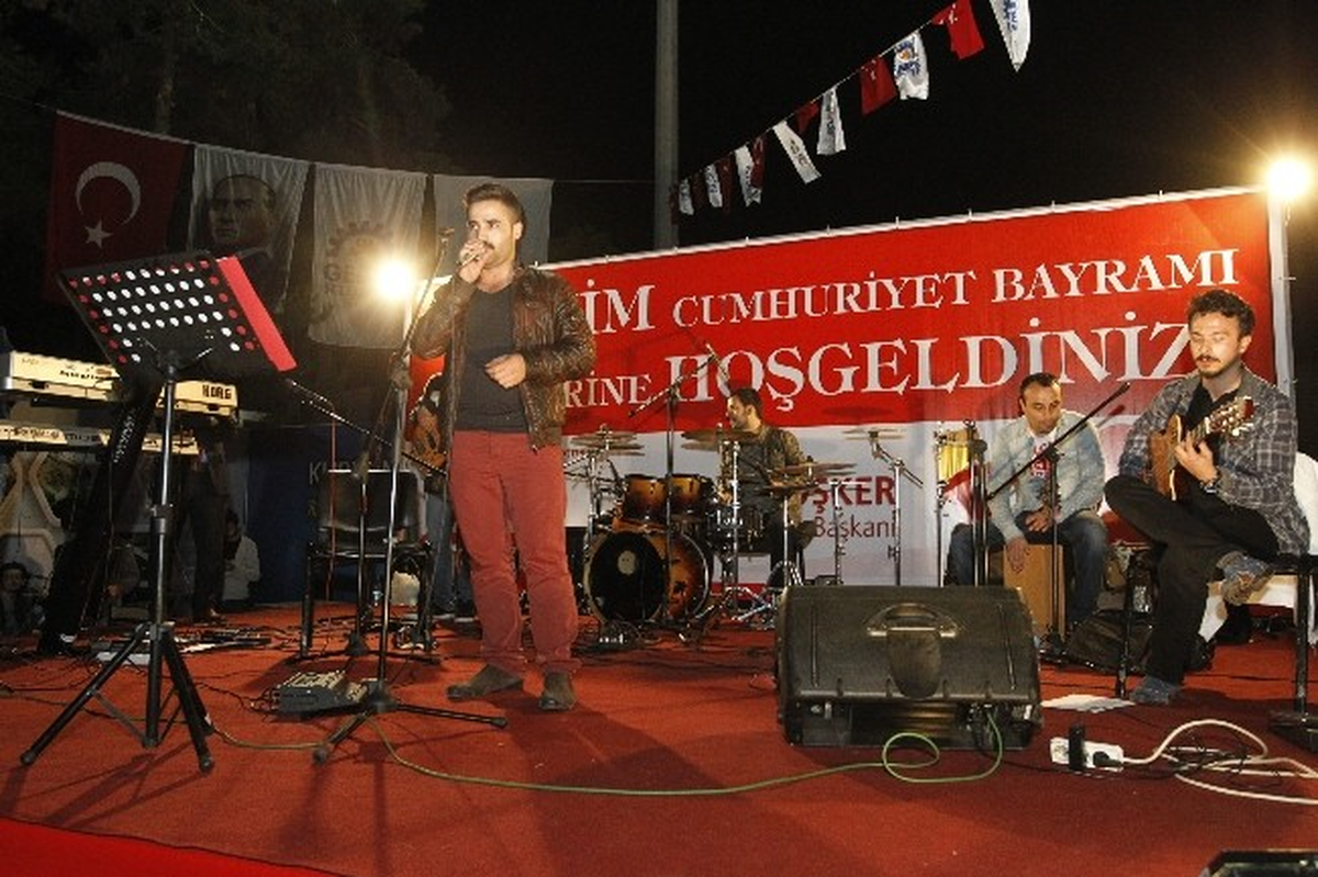 Gebze Kent Meydanında Cumhuriyet Konseri Verildi