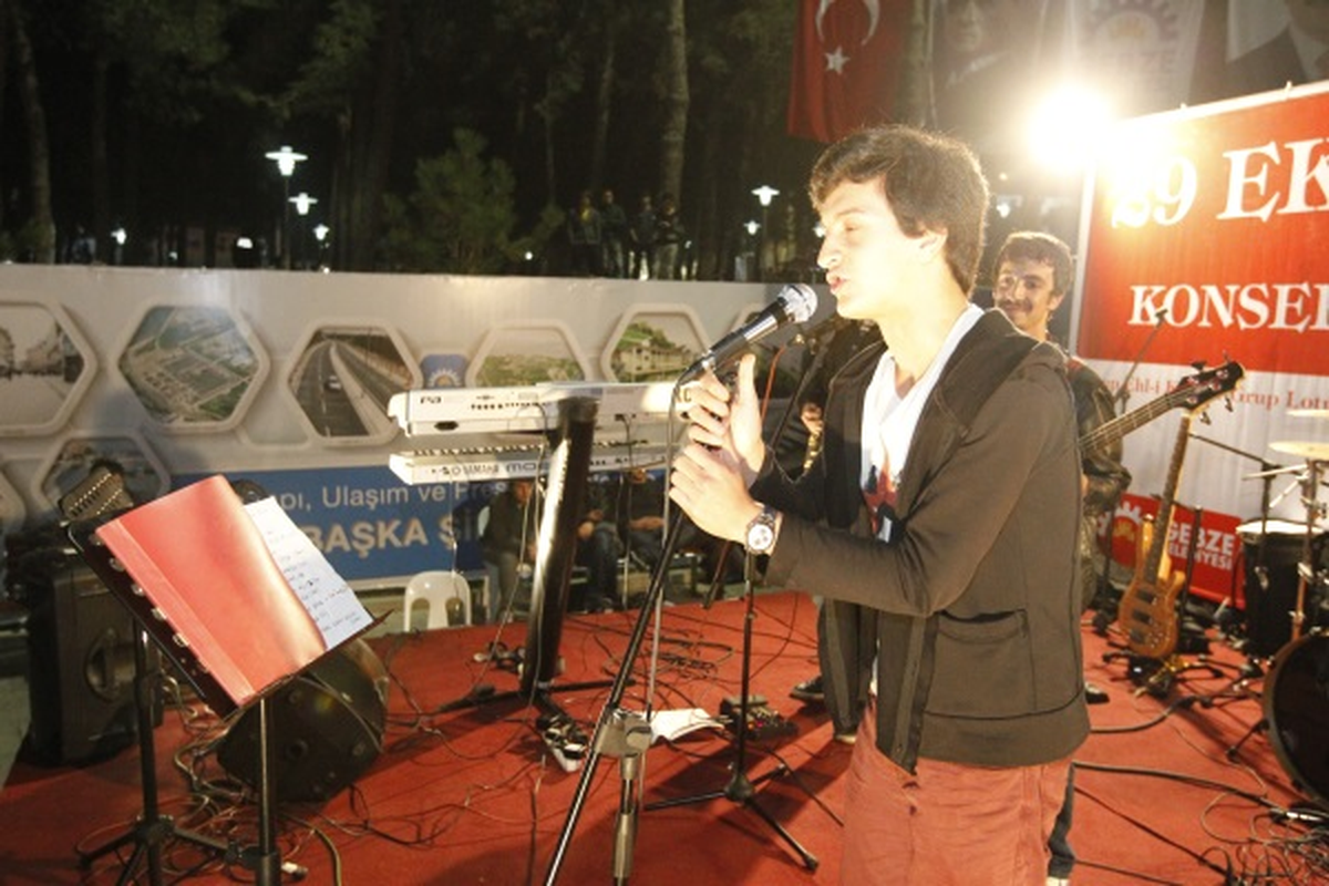 Gençler Muhteşem Bir Cumhuriyet Konseri Verdi