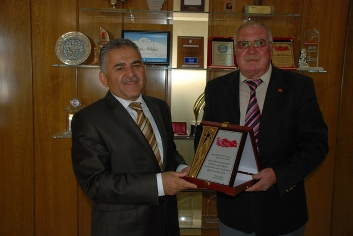 Germir Mahallesine Yapılan Hizmet ve Yatırımlardan Dolayı Başkan Memduh Büyükkılıç\'a Teşekkür...