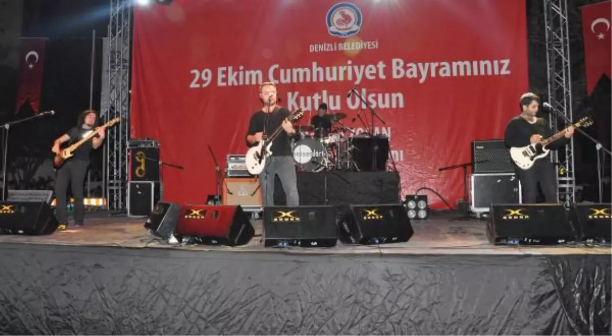 Denizli\'de Grup Seksendört\'le Cumhuriyet Coşkusu