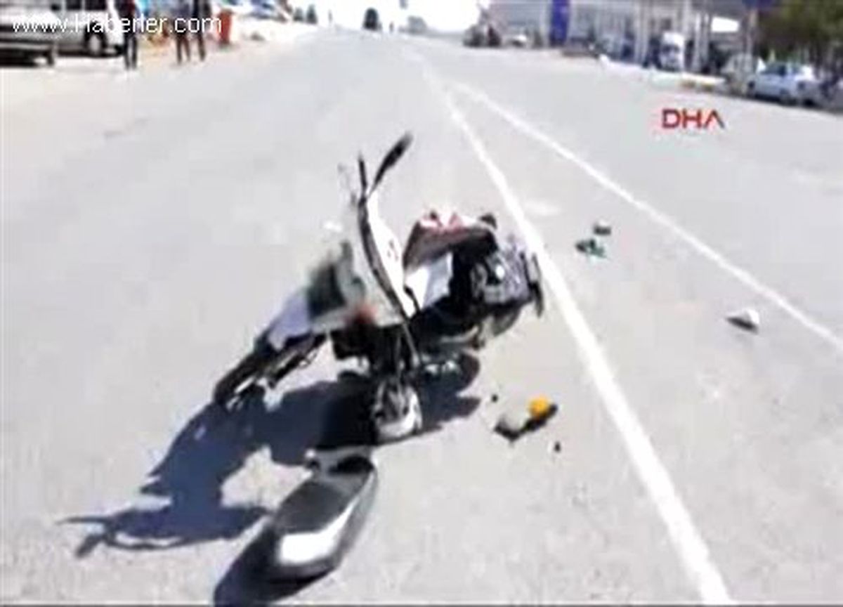 Hafif Ticari Araca Çarpan Motosiklet Sürücüsü Yaralandı