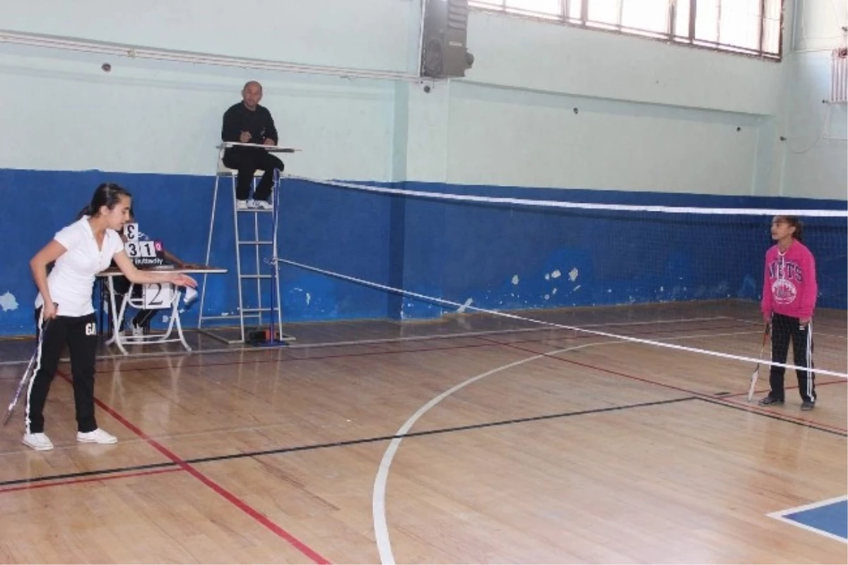 Hakkari\'de Badminton Turnuvası