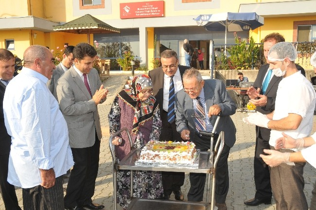 Hayatlarıda İlk Kez Doğum Günü Kutladılar
