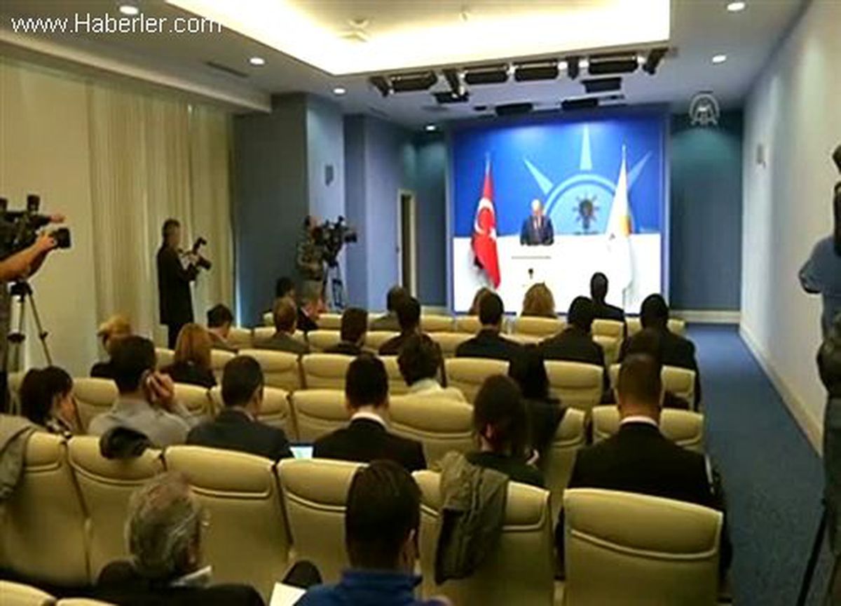 Hüseyin Çelik: "Cumhuriyet elden gidiyor sloganları manasız ve anlamsız"