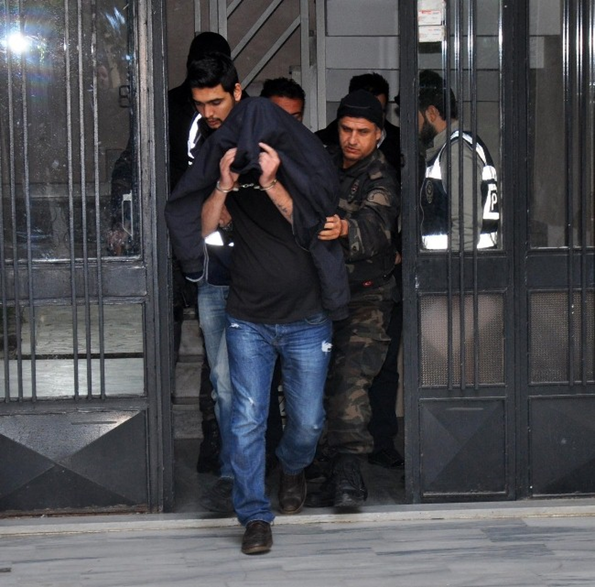 İstanbul\'da Uyuşturucu Satıcılarına Baskın