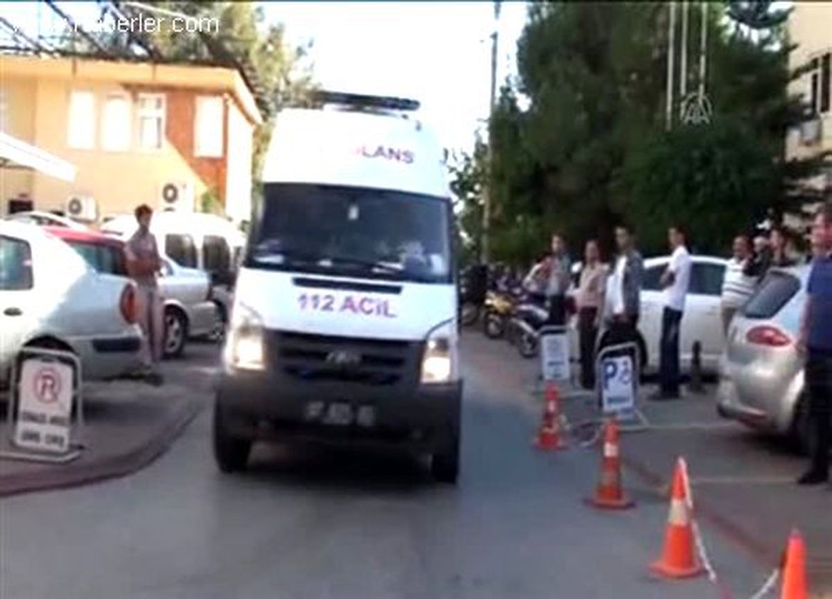 Kamyonet Uçuruma Yuvarlandı: 2 Yaralı