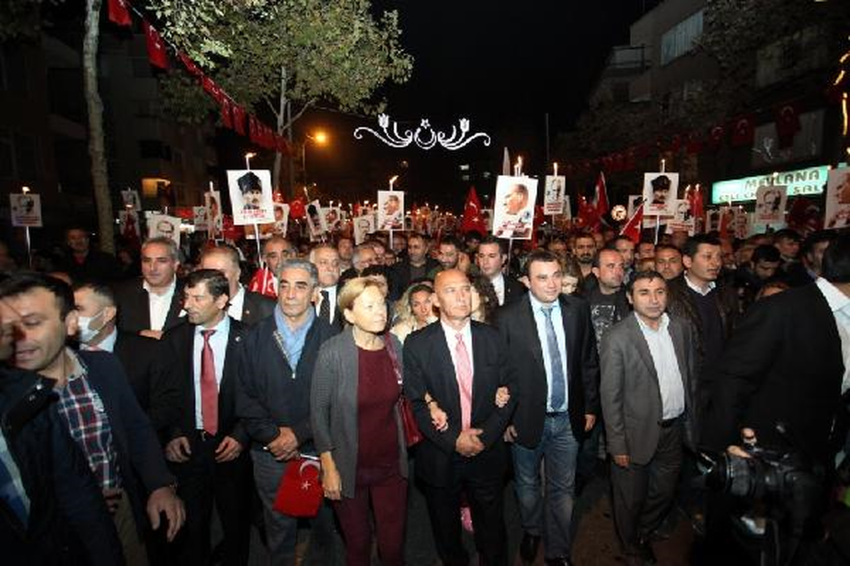 Kartal\'da Cumhuriyet Yürüyüşü