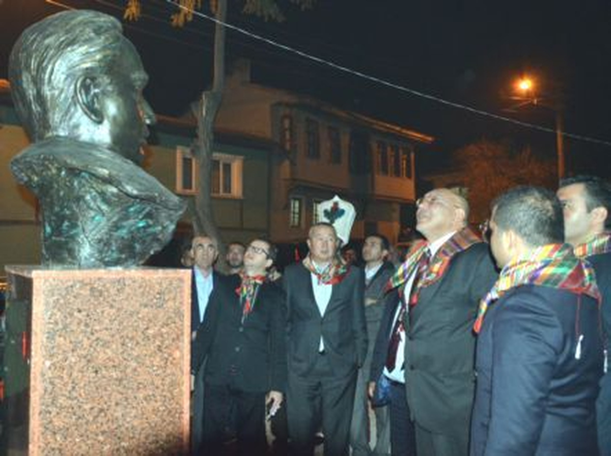 Kırgız yazar Aytmatov\'un oğlundan ziyaret