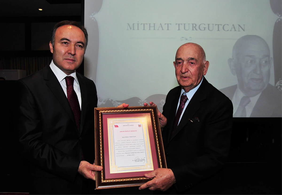 Kızılay Başkanı Turgurcan\'a "Cumhuriyet Onur Ödülü" Verildi