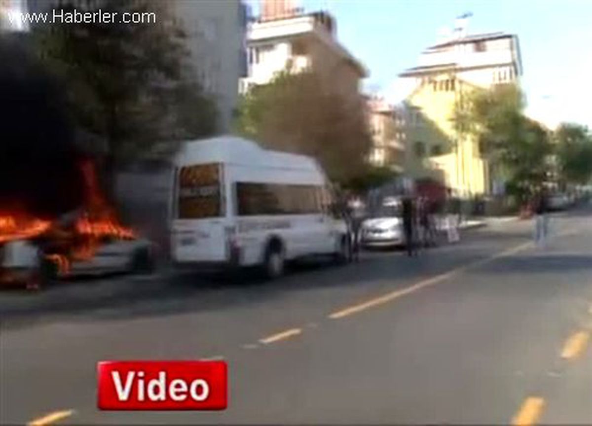 Lpg\'li Otomobil İstanbul\'un Göbeğinde Alev Alev Yandı