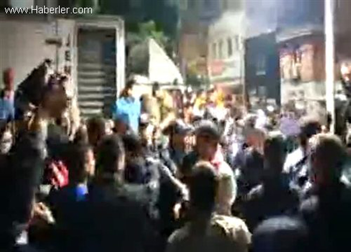 Manisa\'da Cumhuriyet Etkinliklerinde Olay Çıktı Ek