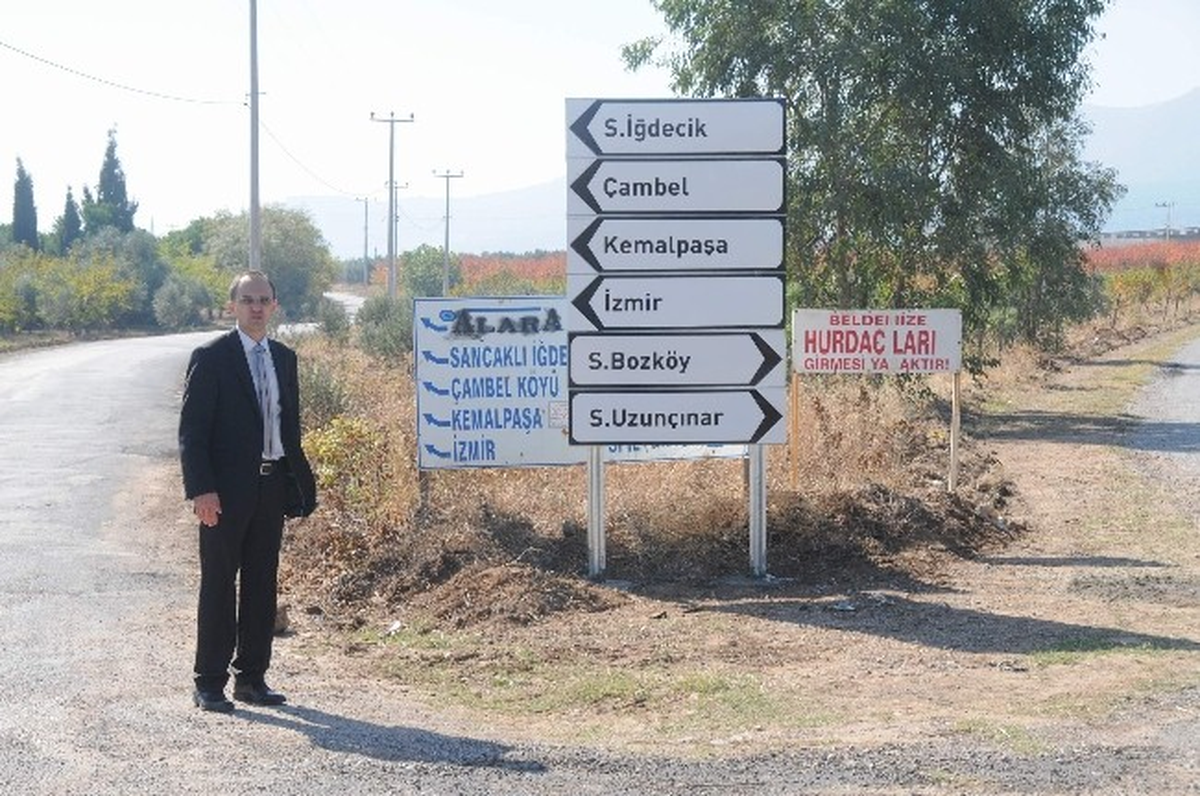 Manisa\'nın Köylerinde Yön Tabelaları Yenileniyor