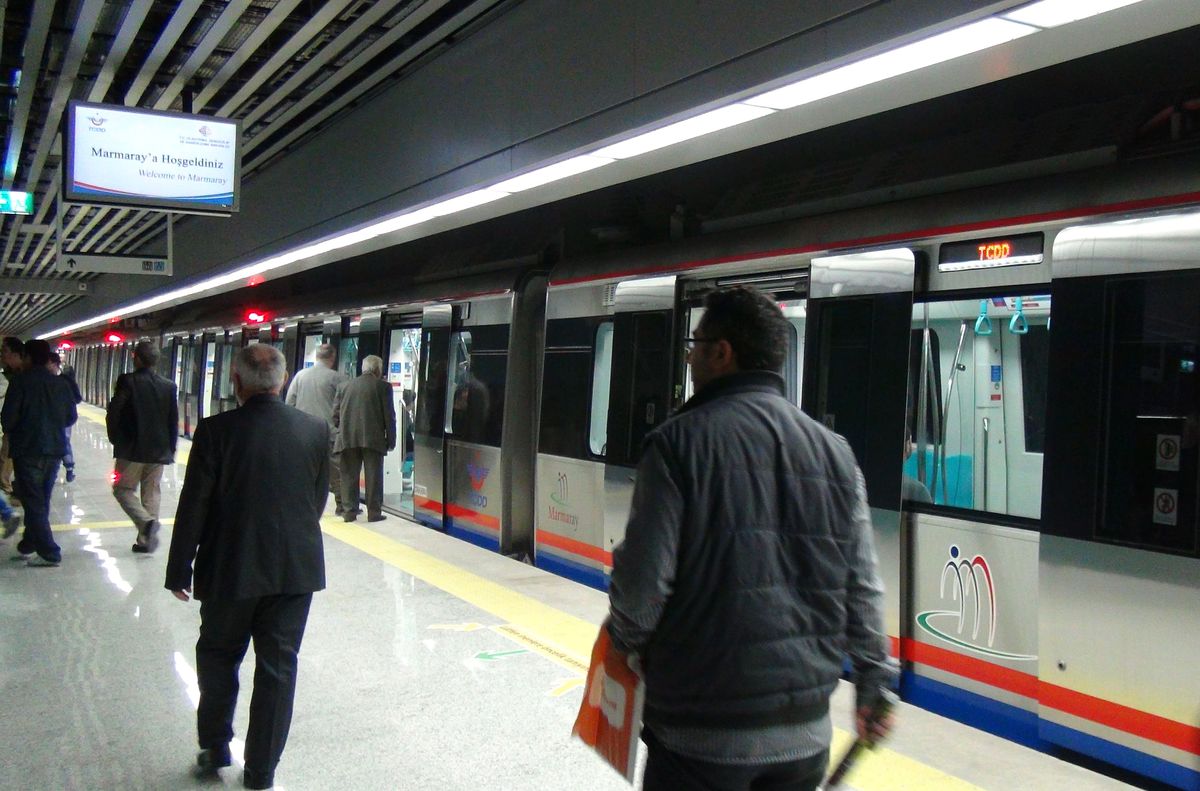 Marmaray\'a İlk Gününde Yoğun İlgi