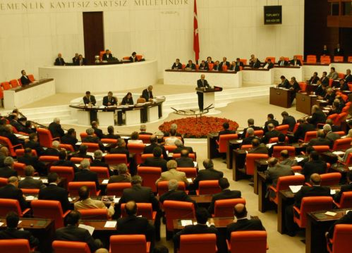 Meclis\'te "Adam" Tartışması Çıktı