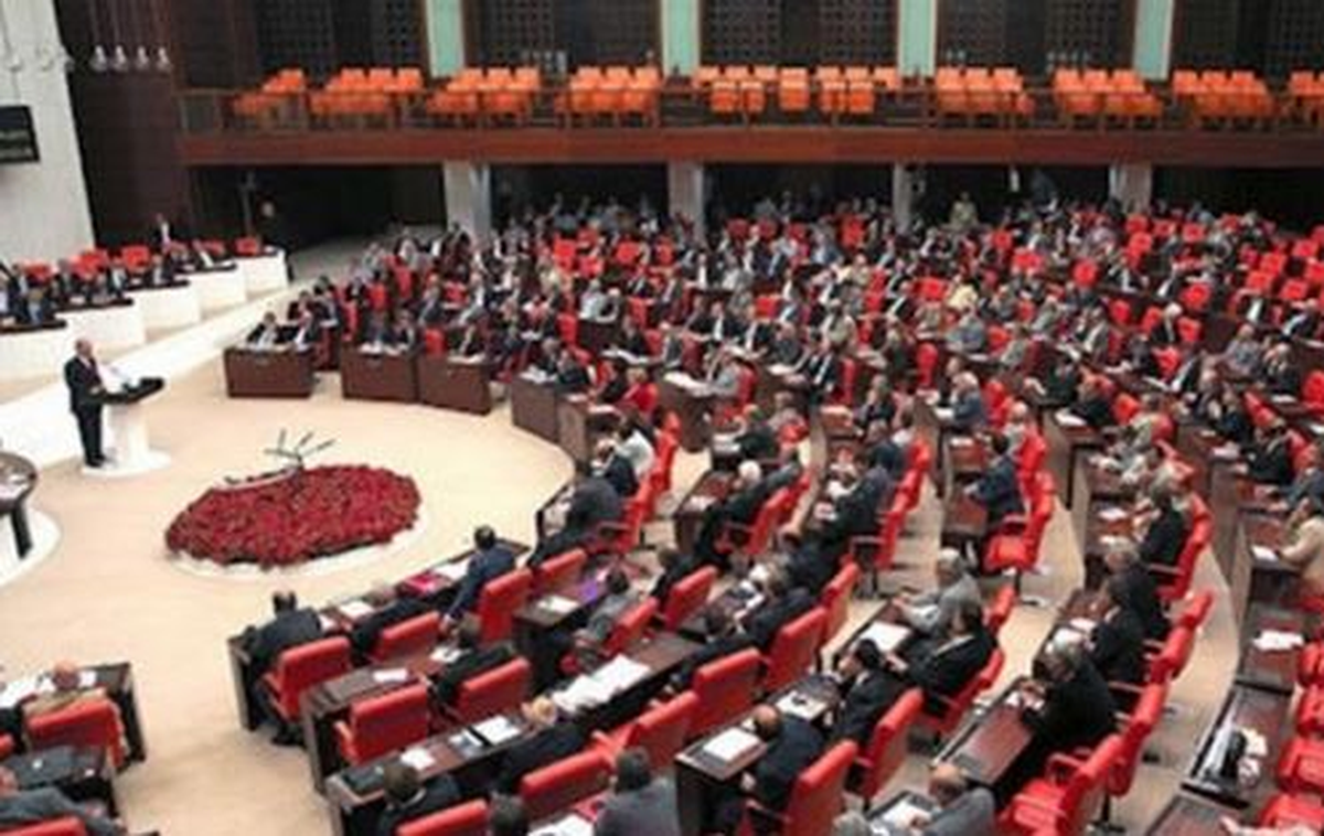 Meclis\'te "Irkçı" Tartışması Yaşandı