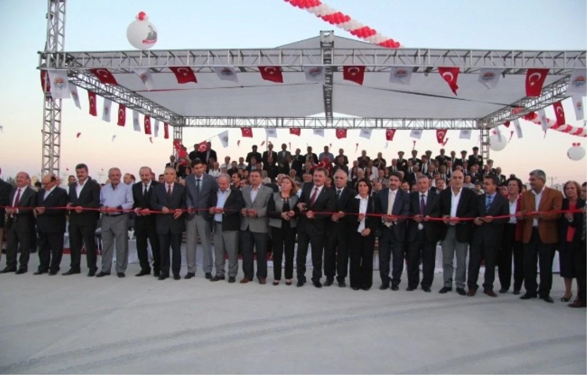 Mersin\'in En Büyük Meydanı Cumhuriyet Bayramı\'nda Açıldı