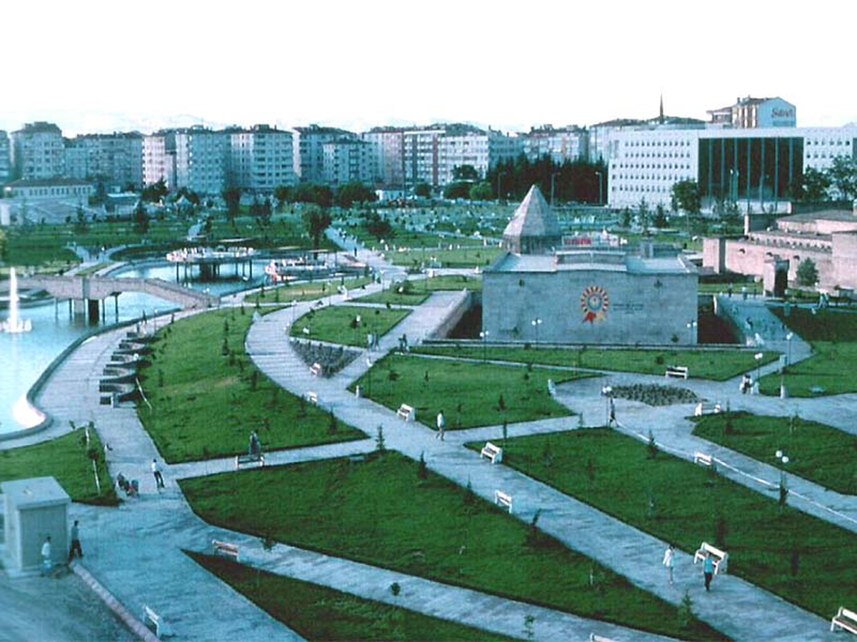 Mimarsinan Parkı Yenileniyor