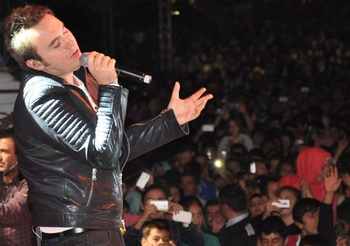 Mustafa Ceceli Çiftetelli Oynadı, İzleyenleri Coşturdu