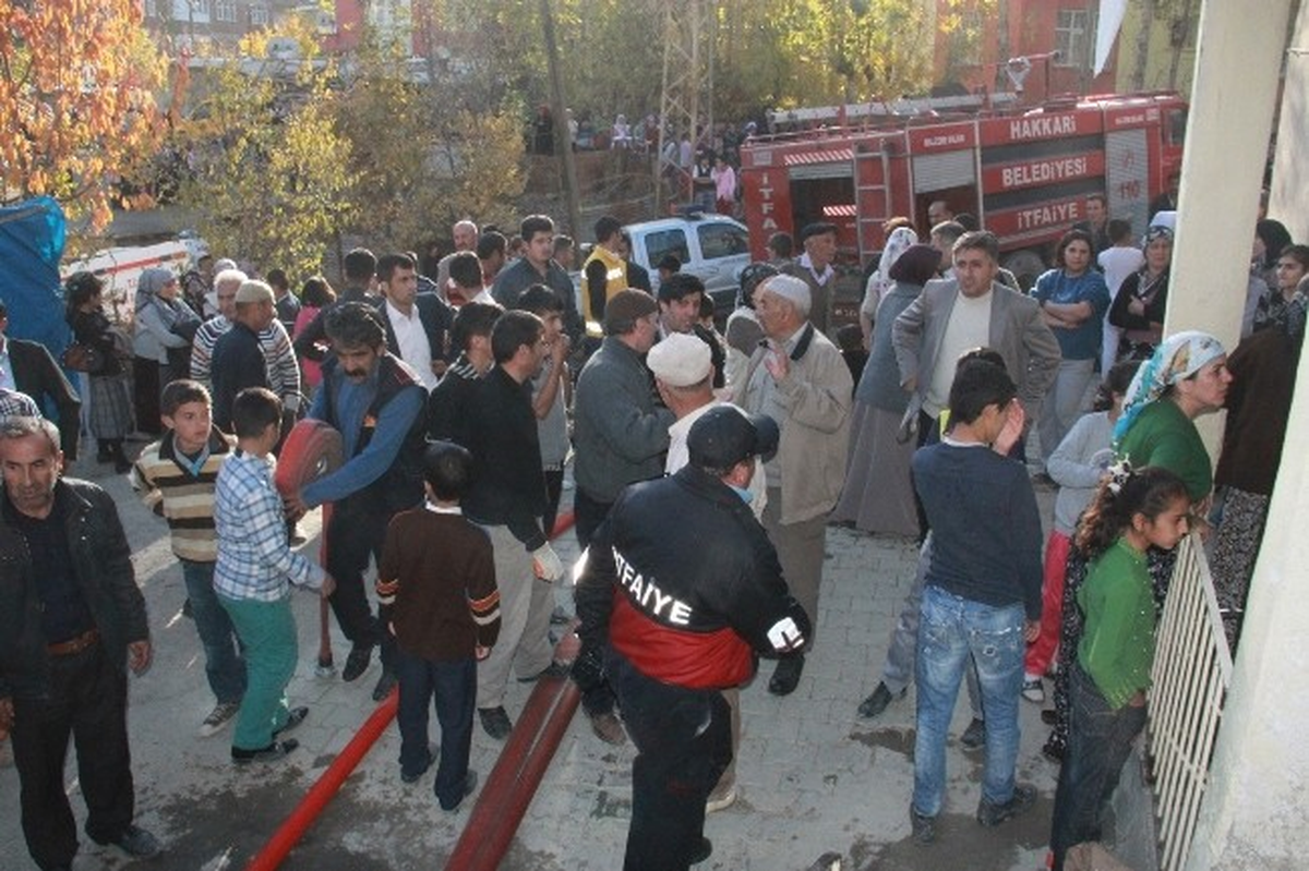 Odunlukta Çıkan Yangın Paniğe Neden Oldu