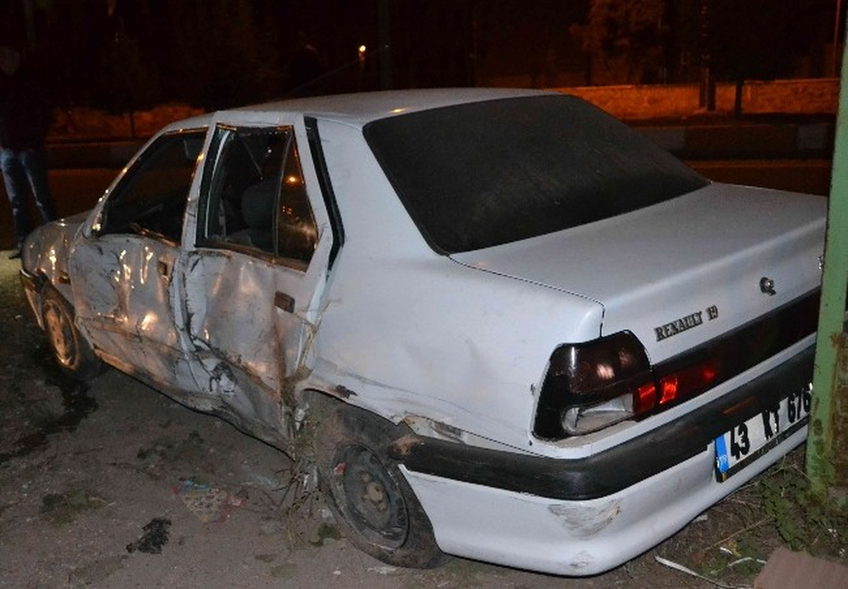 Kütahya\'da Polisten Kaçarken Kaza Yapıp Yaralandı