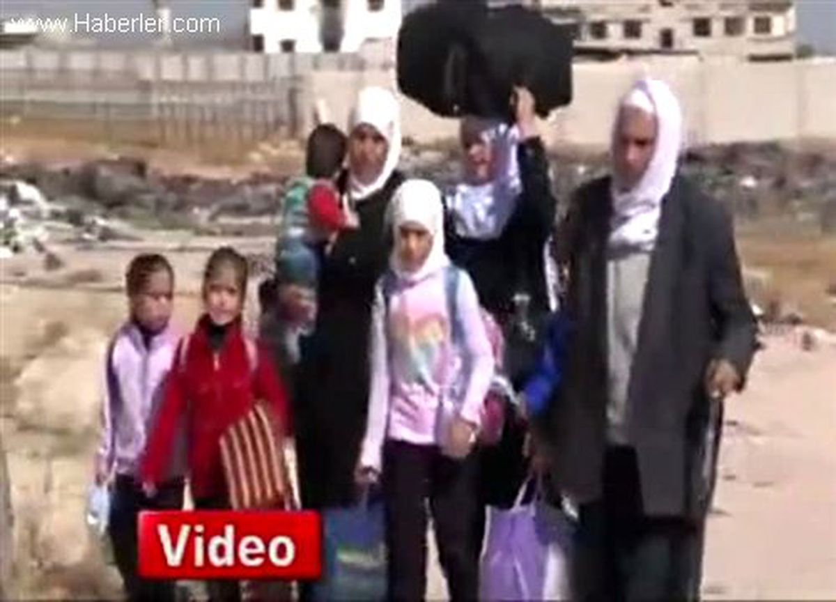 Şam\'da Kuşatma Altındaki Siviller Bölgeyi Boşaltıyor