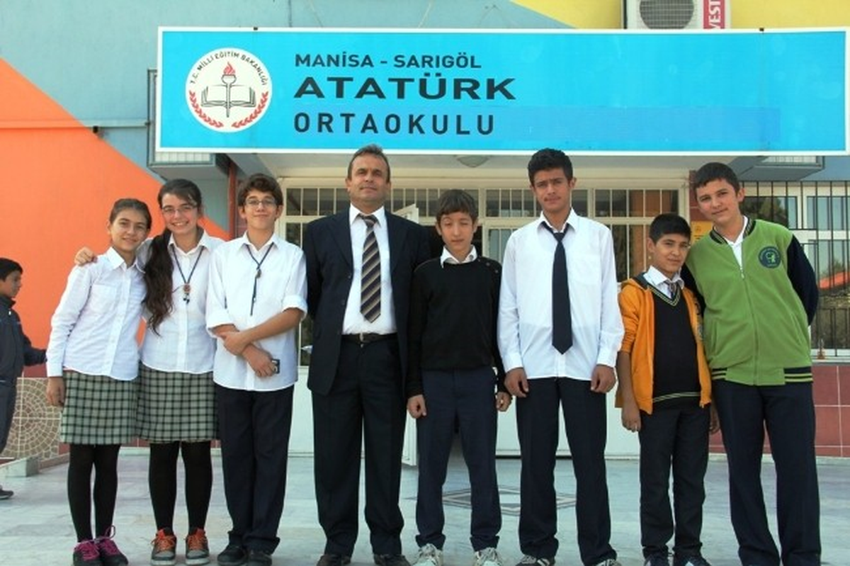 Sarıgöl Atatürk Ortaokulu\'nda Seçim Heyecanı