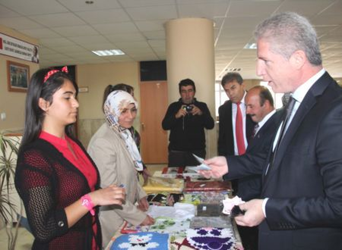 Şarkışla\'da Öğrenciler Yararına Kermes Düzenlendi