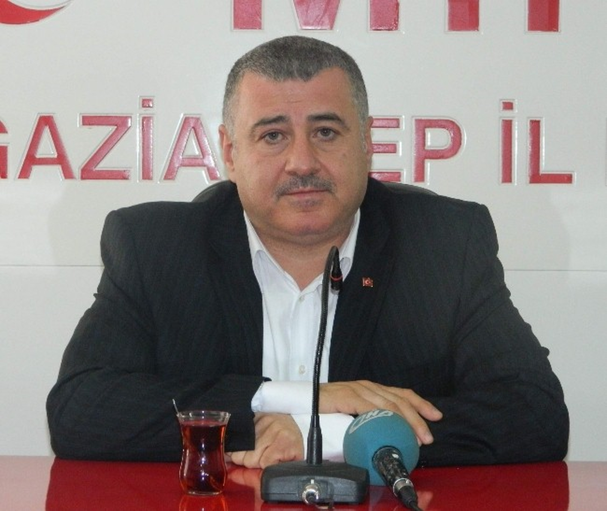 Sermet Atay, Büyükşehir Aday Adaylığından Feragat Ettiğini Açıkladı