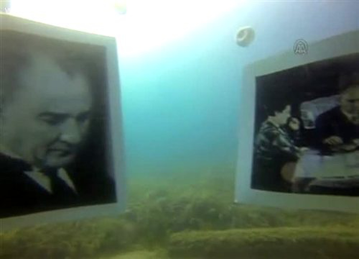 İzmir Denizinde Atatürk Köşesi ve Fotoğraf Sergisi Açıldı