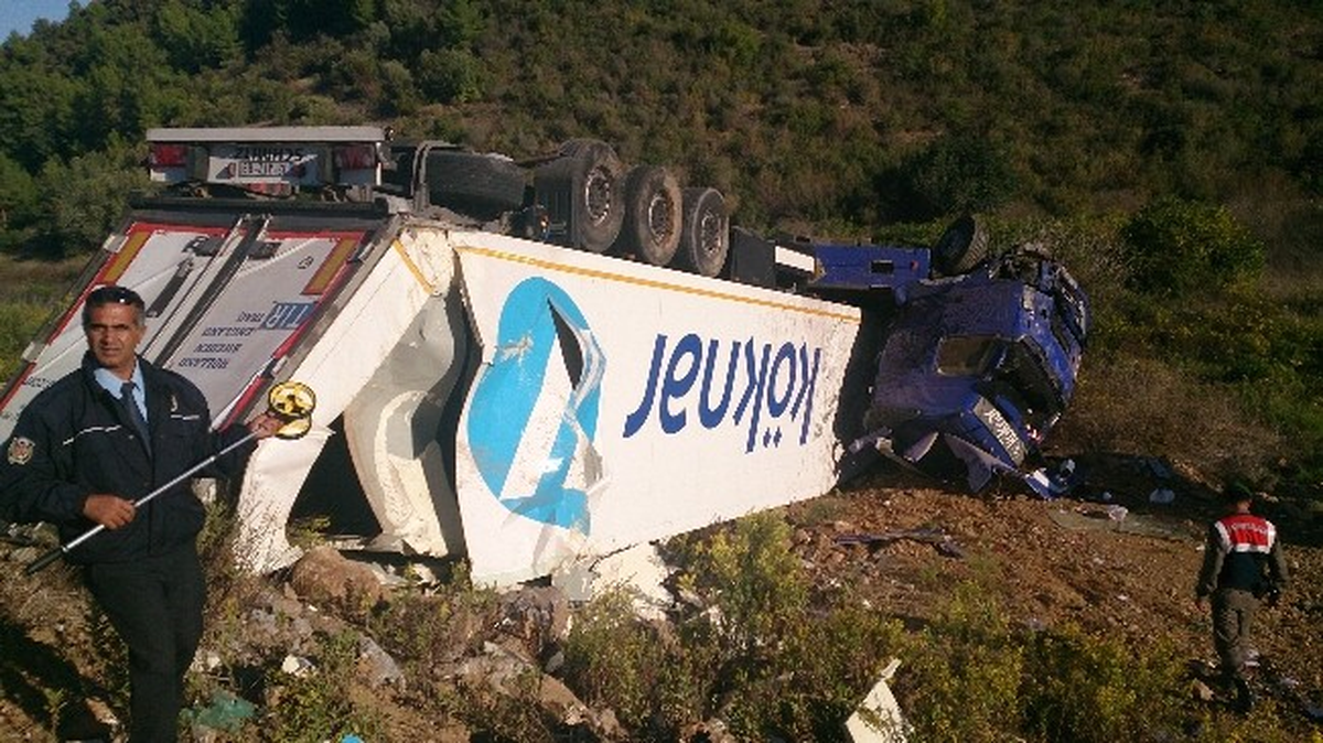 Sürücü Uyuyunca Tır Takla Attı: 1 Yaralı