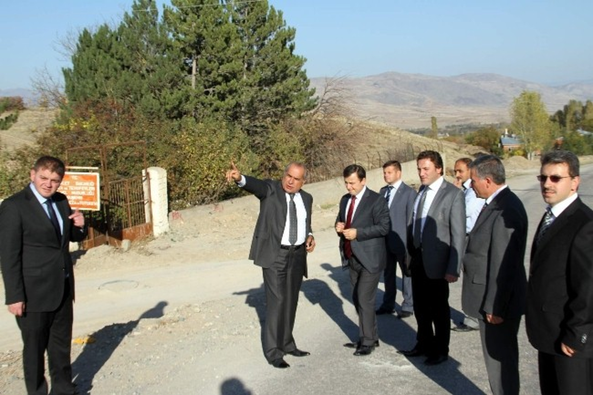 Suşehri Kaymakamı, İlçe Giriş Yolunda İncelemelerde Bulundu