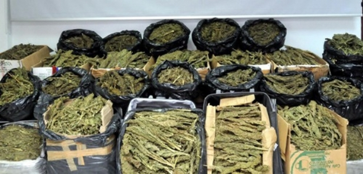 Bursa\'da Tekstil Atölyesinde 1 Ton Esrar Ele Geçirildi