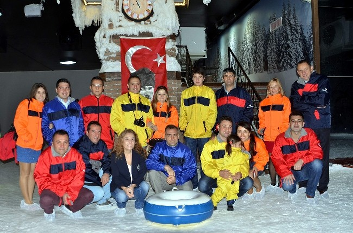 Türk Yıldızları Kar Dünyası\'nı Gezdi