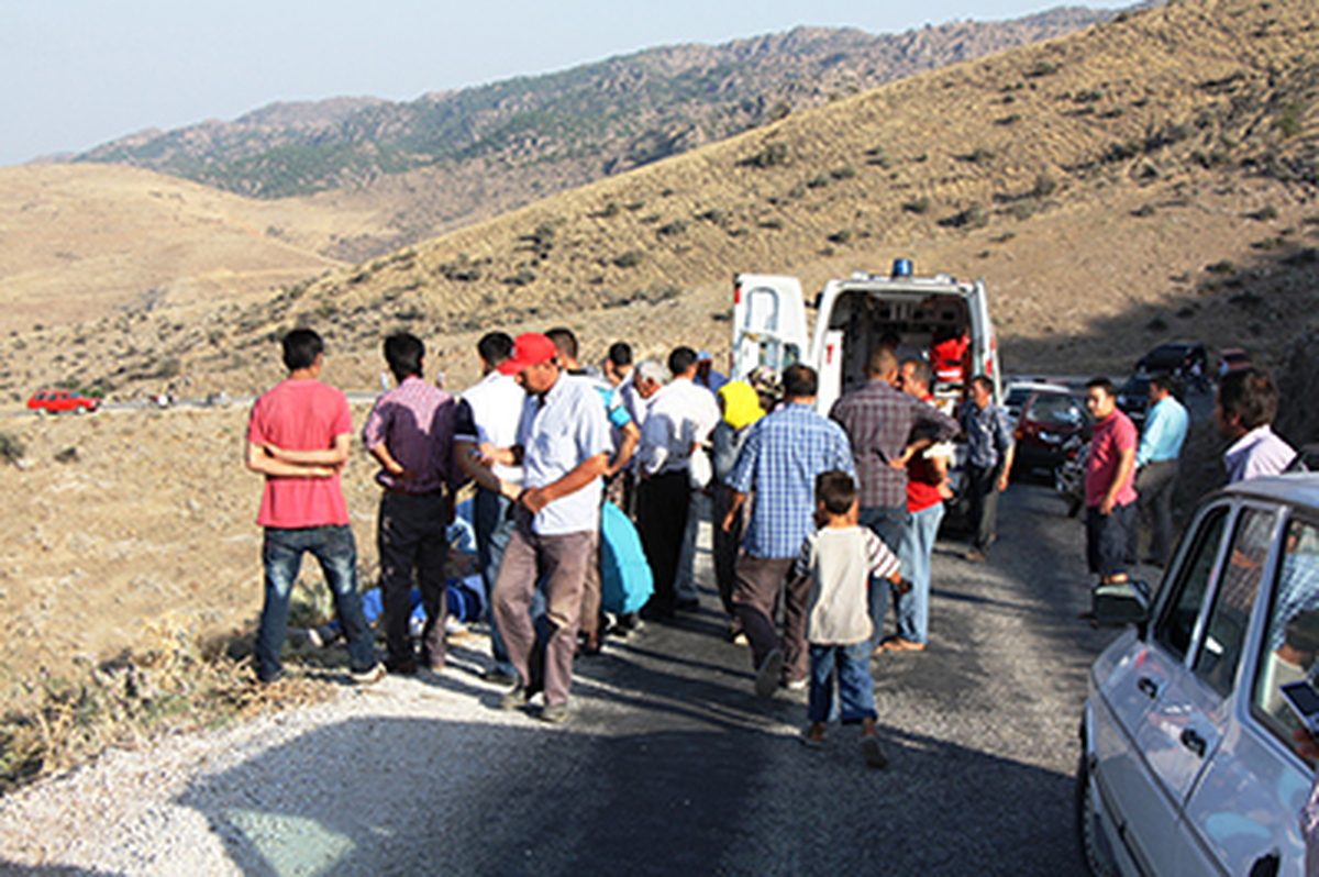 Bartın\'da Uçuruma Yuvarlanan Traktörün Altında Can Verdi