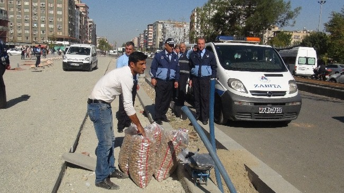 Batman\'da Zabıtadan Seyyar Satıcı ve Dilenci Denetimi