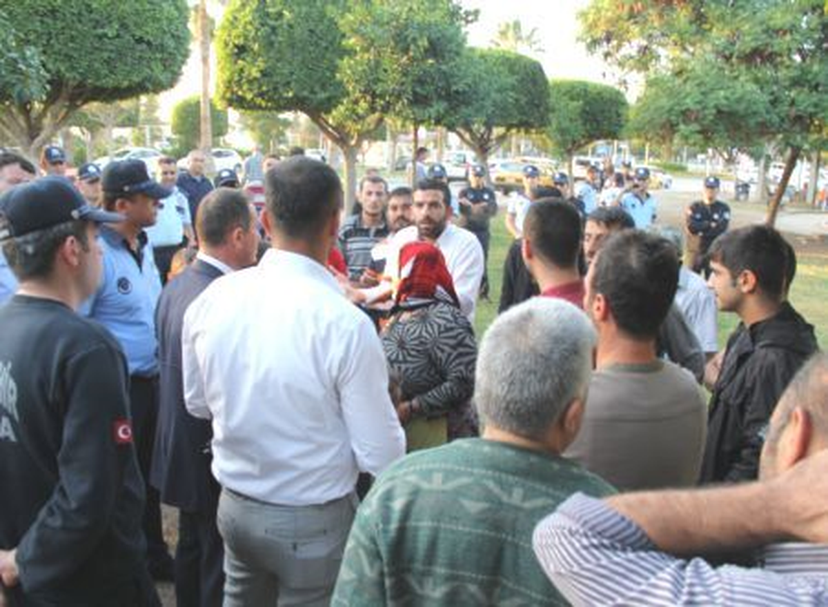 Zabıtayla seyyar satıcılar arasında arbede