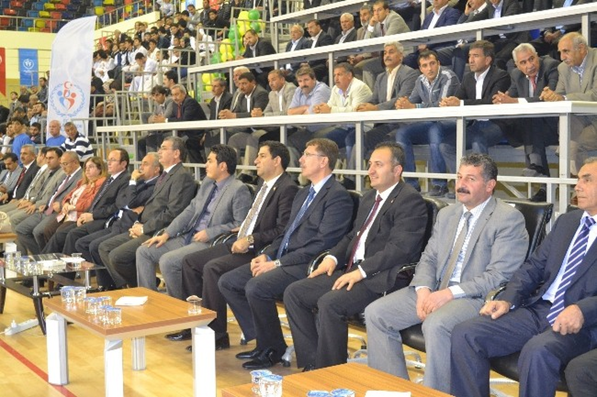 Başbakan Şanlıurfa\'da Kapalı Spor Salonunun Açılışını Yaptı