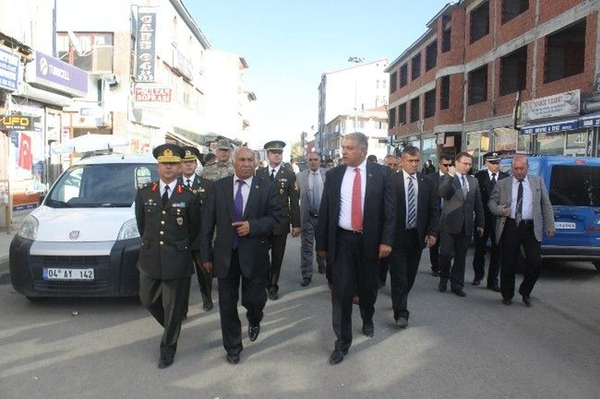 Ağrı Valisi Tekinarslan Eleşkirt İlçesinde Temaslarda Bulundu