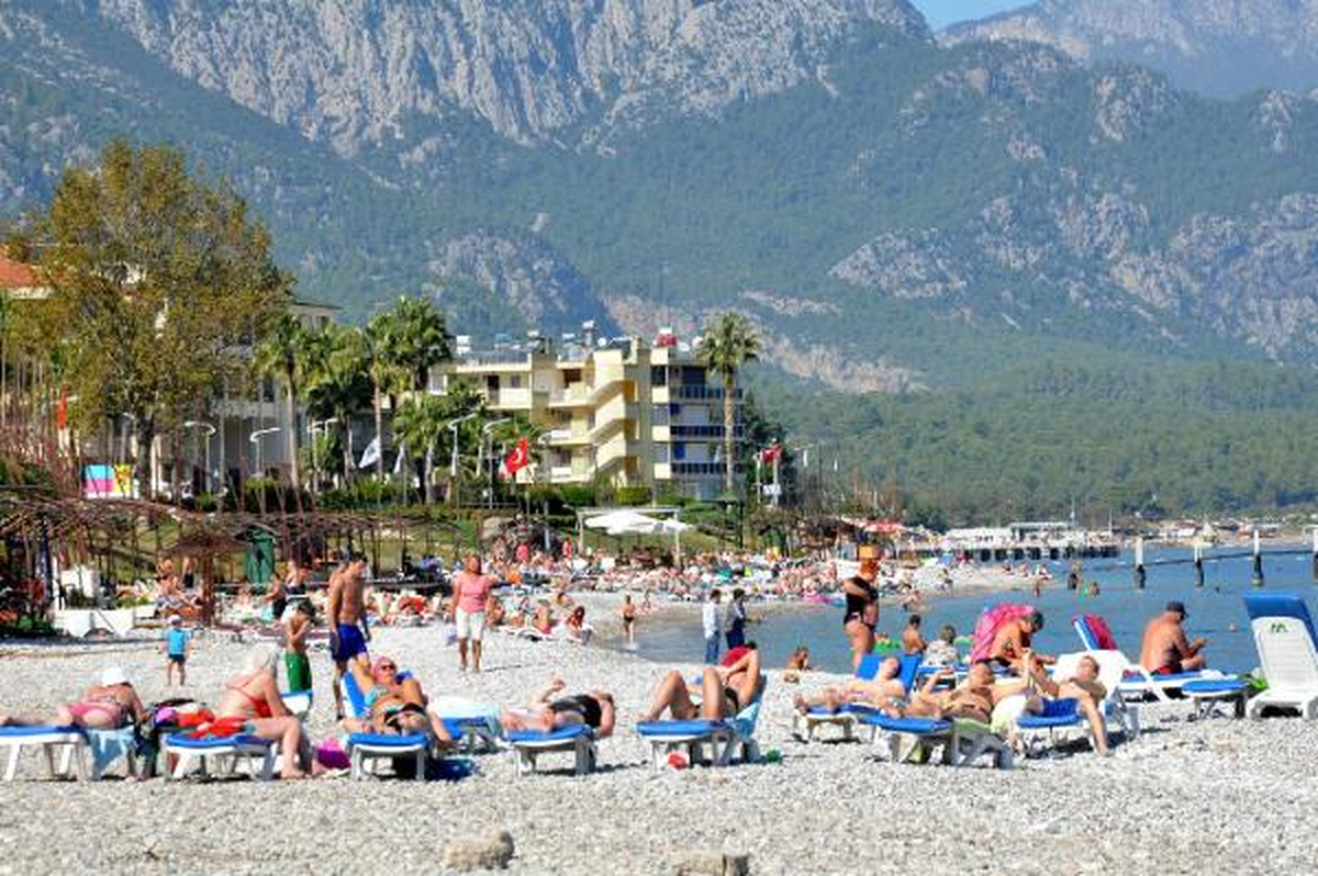Antalya Sahillerinde Yaz Bitmiyor