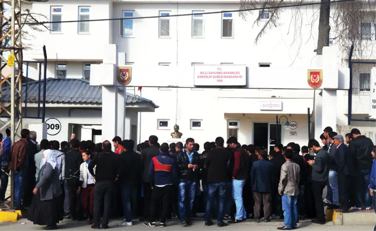 Askerlik Şubeleri Dolup Taştı