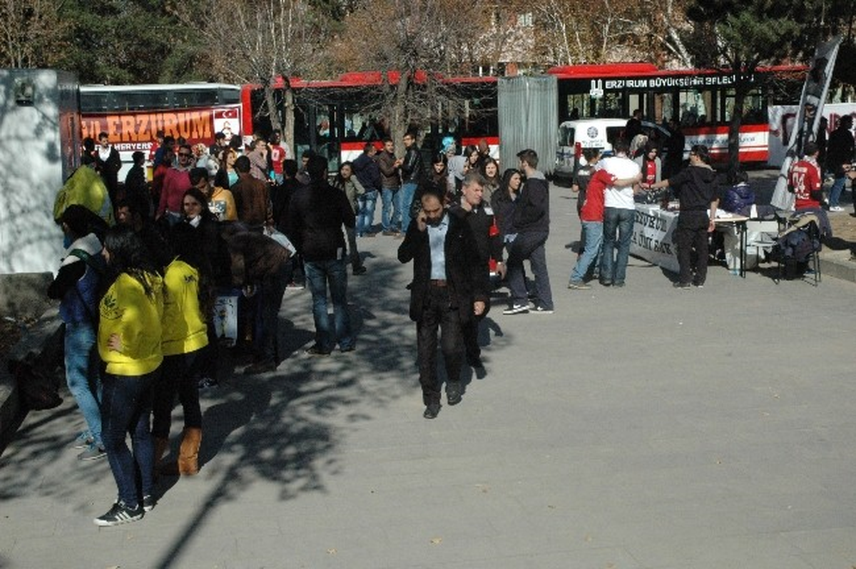 Atatürk Üniversitesi\'nde Taraftar Kardeşliği