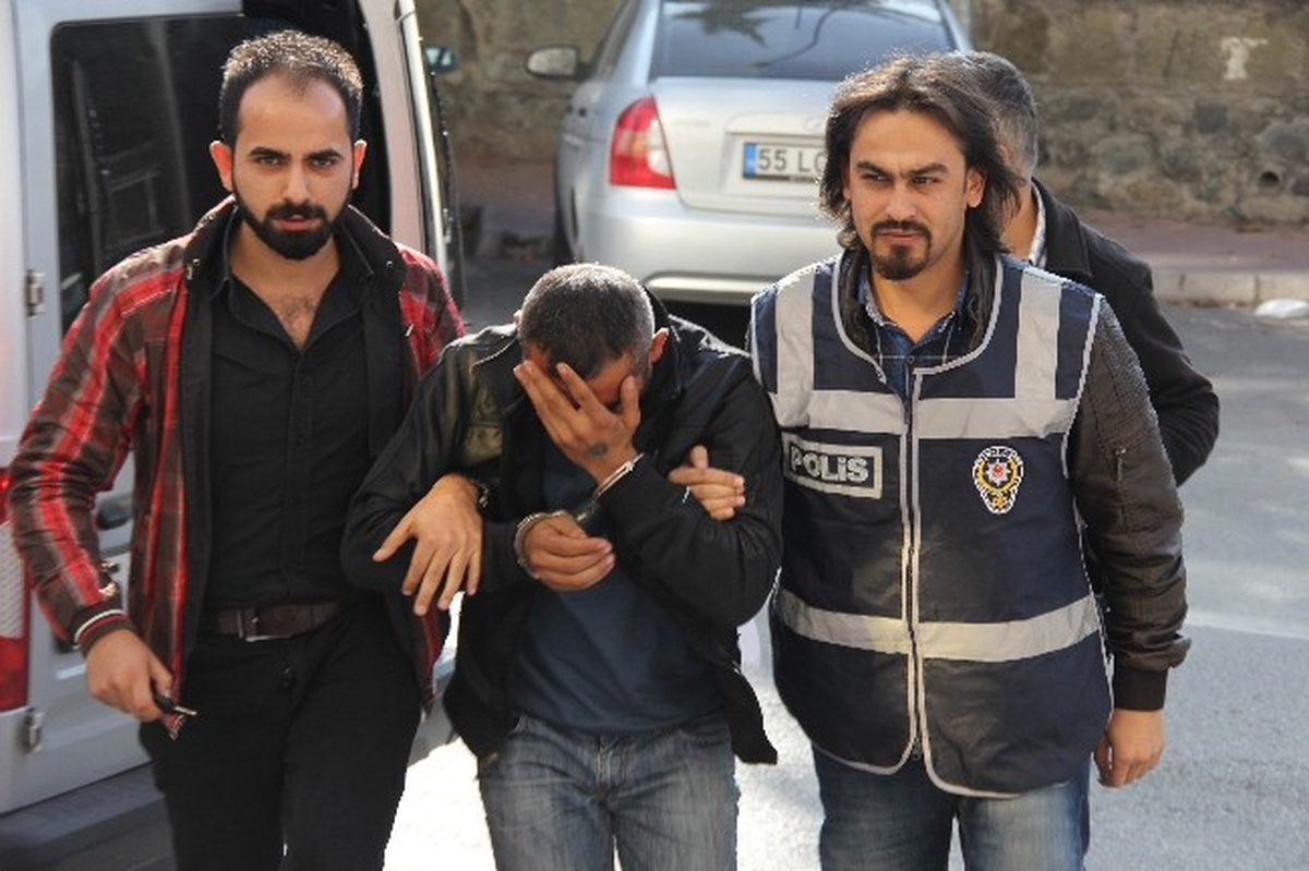 Attığı Sigara Paketinden 54 Adet Uyuşturucu Hap Çıktı